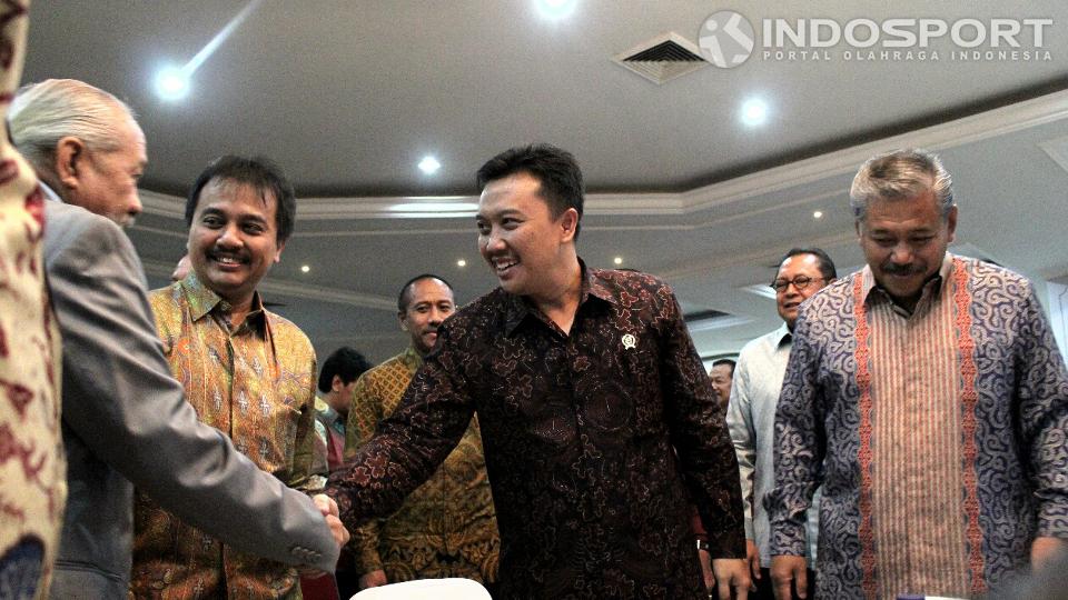 Mantan pemain sepak bola nasional Anjasmara, juga ikut menyambut dan hadir dalam acara serah terima jabatan.